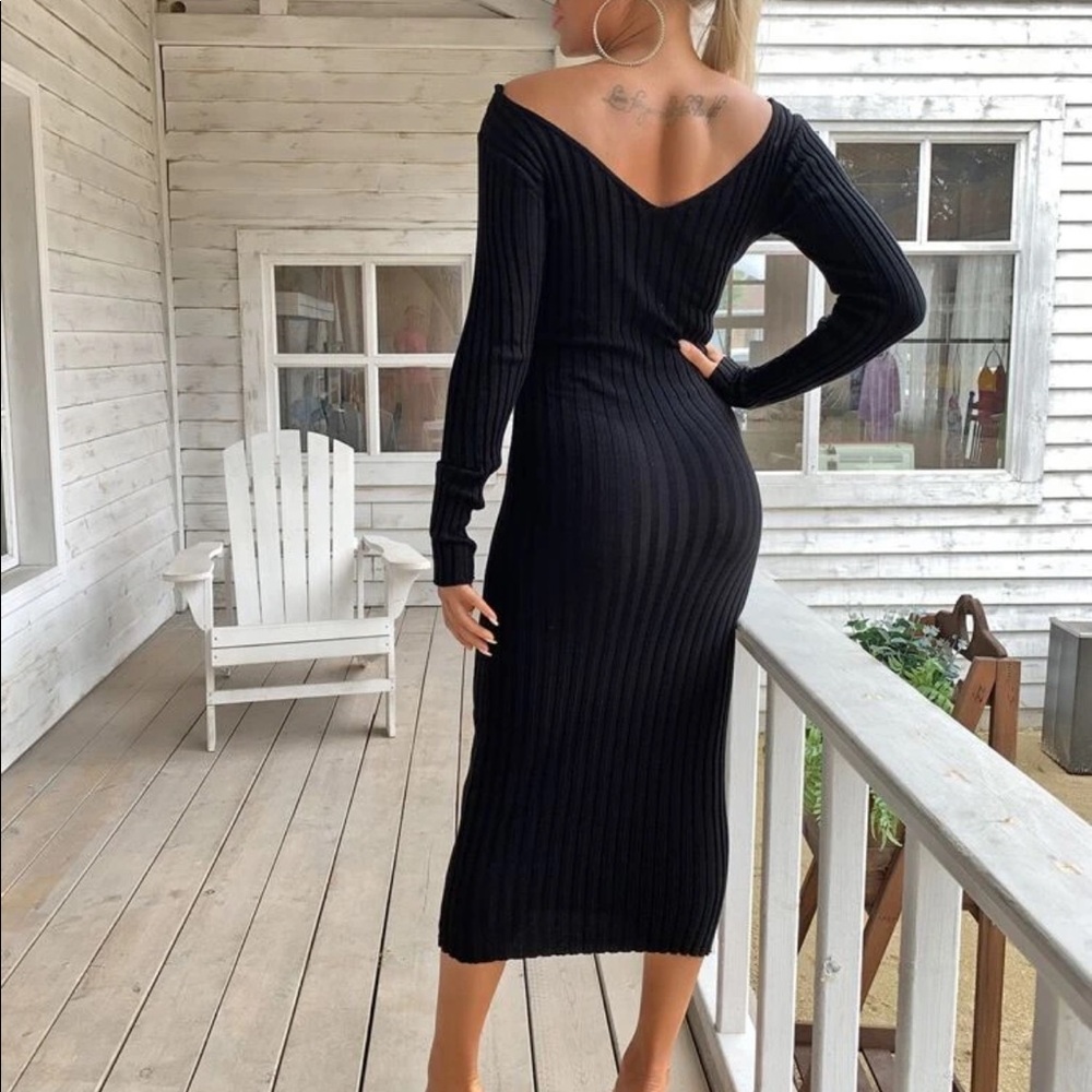 Black V neck ribbed knit sweater dress - Picture 9 of 15